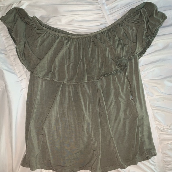 American Eagle Off the Shoulder Too - Picture 3 of 3